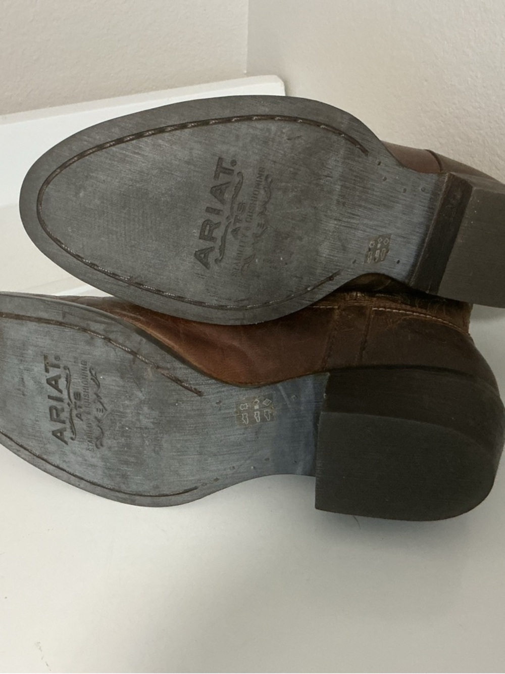 Ladies Ariat Billie Brown Leather Western Ankle Booties Sz 9.5 B - Picture 6 of 6